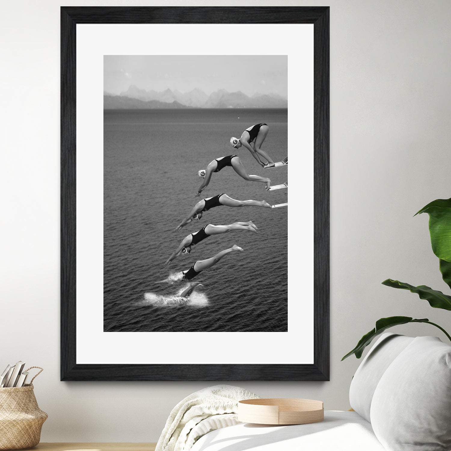 The beauty of diving by Greetje on GIANT ART - black and white  photography quick