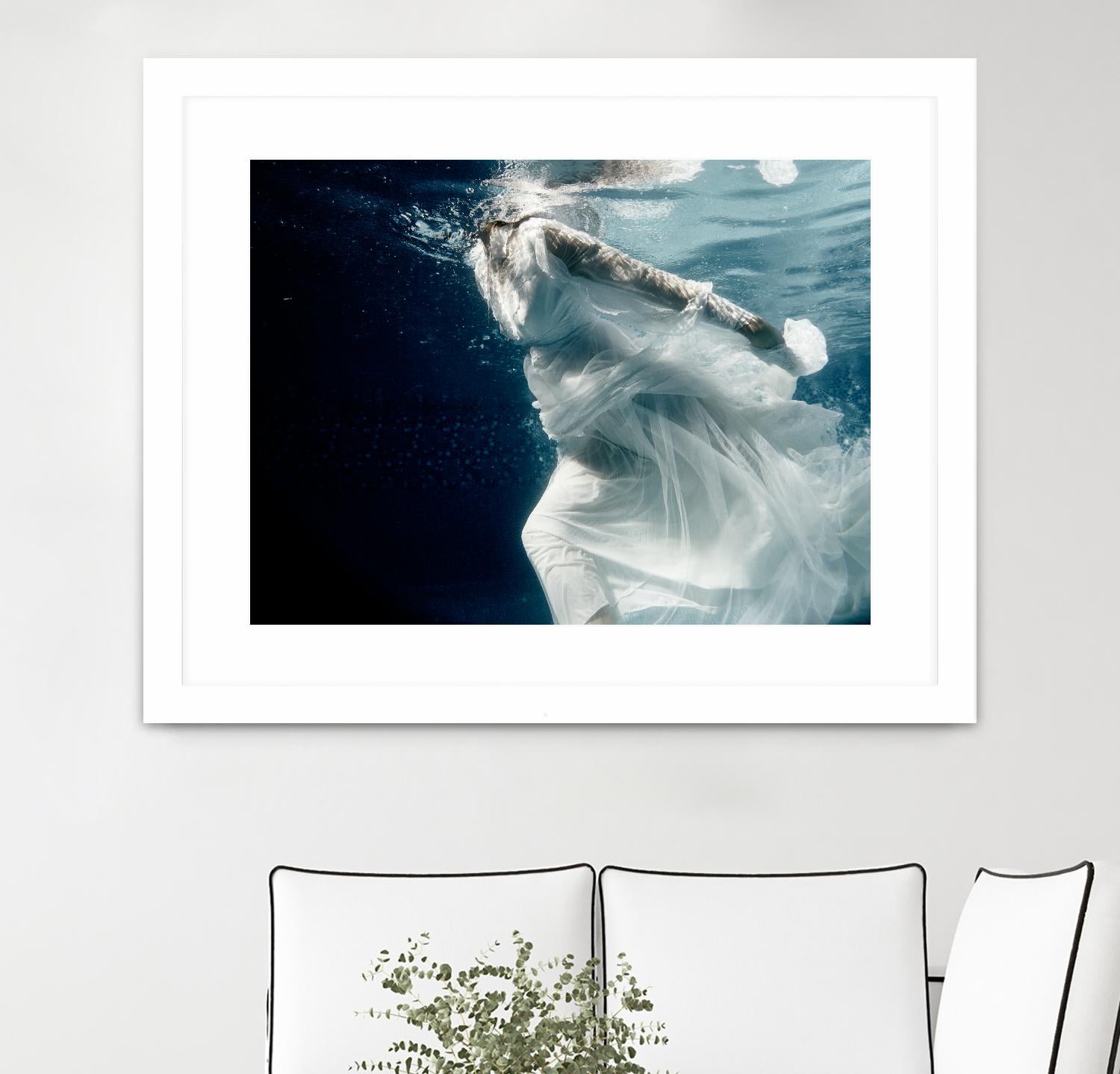 Approach by Peter Morneau on GIANT ART - white figurative artiste québécois