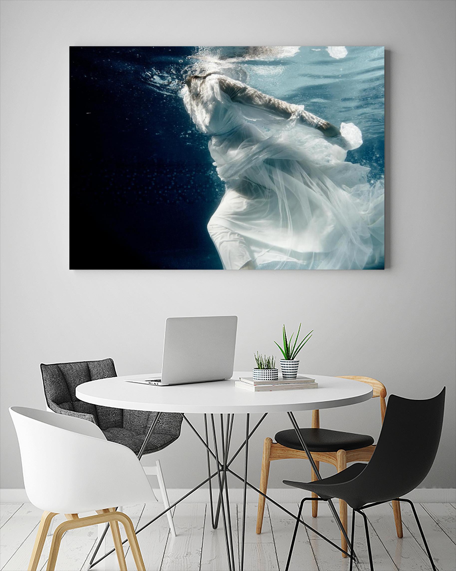 Approach by Peter Morneau on GIANT ART - white figurative artiste québécois