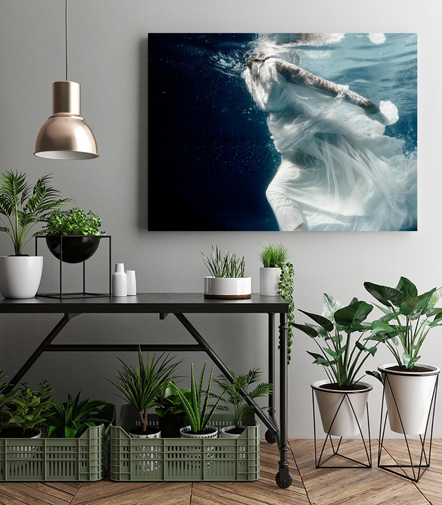 Approach by Peter Morneau on GIANT ART - white figurative artiste québécois