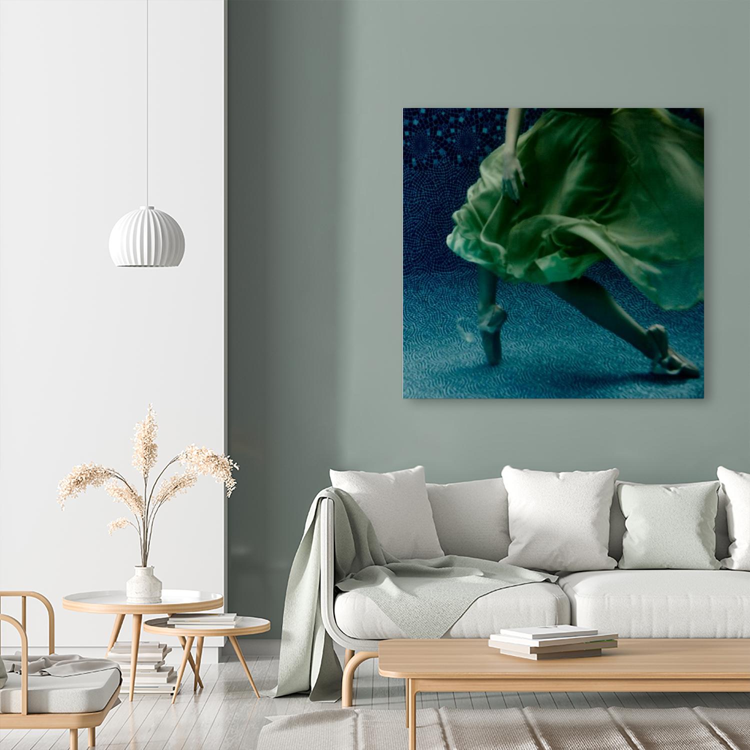 Dame 1 by Peter Morneau on GIANT ART - green figurative ballerine