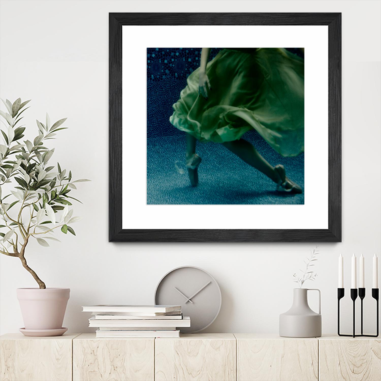 Dame 1 by Peter Morneau on GIANT ART - green photo art