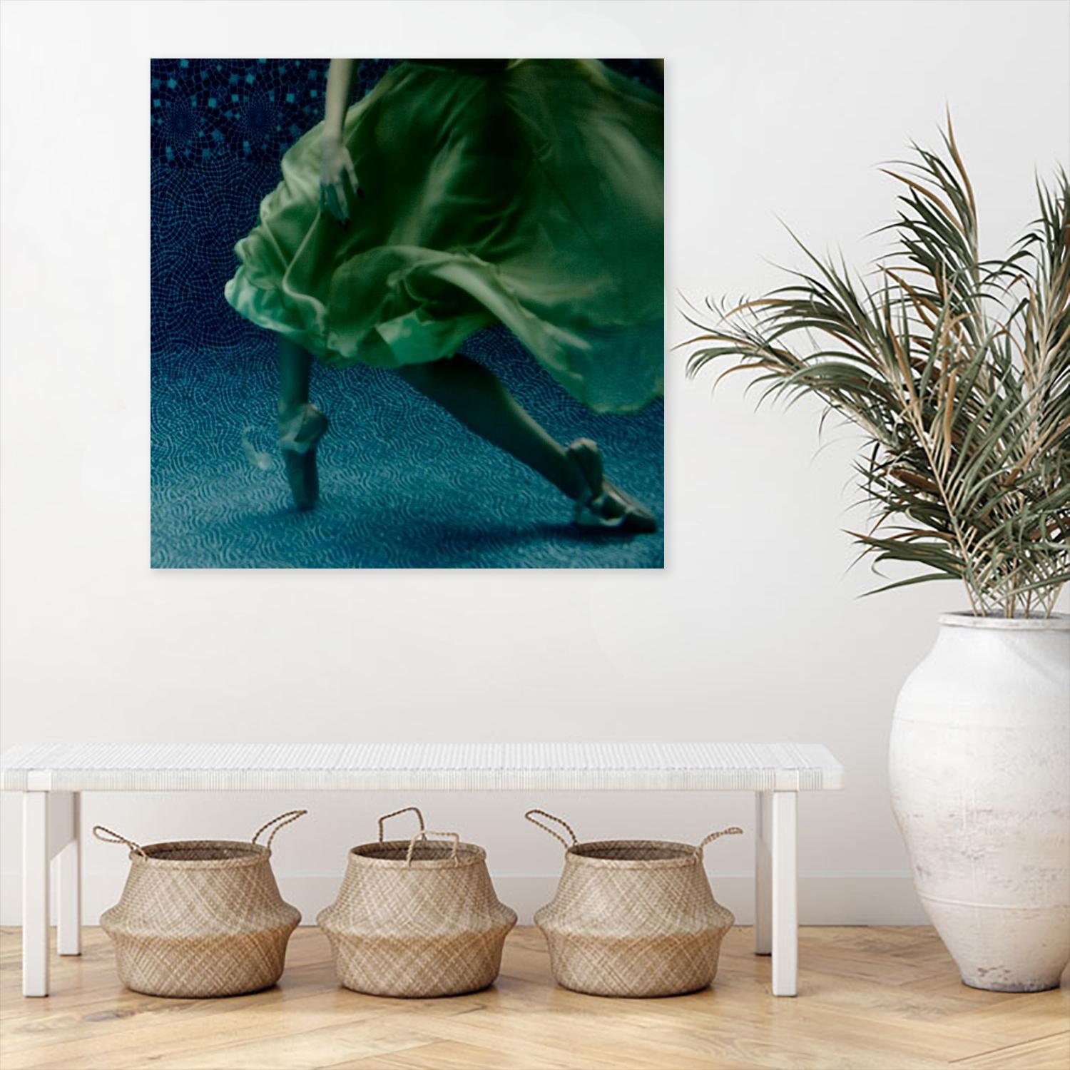 Dame 1 by Peter Morneau on GIANT ART - green figurative ballerine