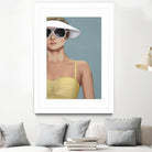 Glamour Rays by Daleno Art on GIANT ART - beige figurative figure