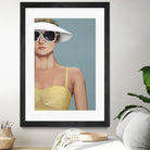Glamour Rays by Daleno Art on GIANT ART - beige figurative figure