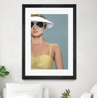 Glamour Rays by Daleno Art on GIANT ART - beige figurative figure