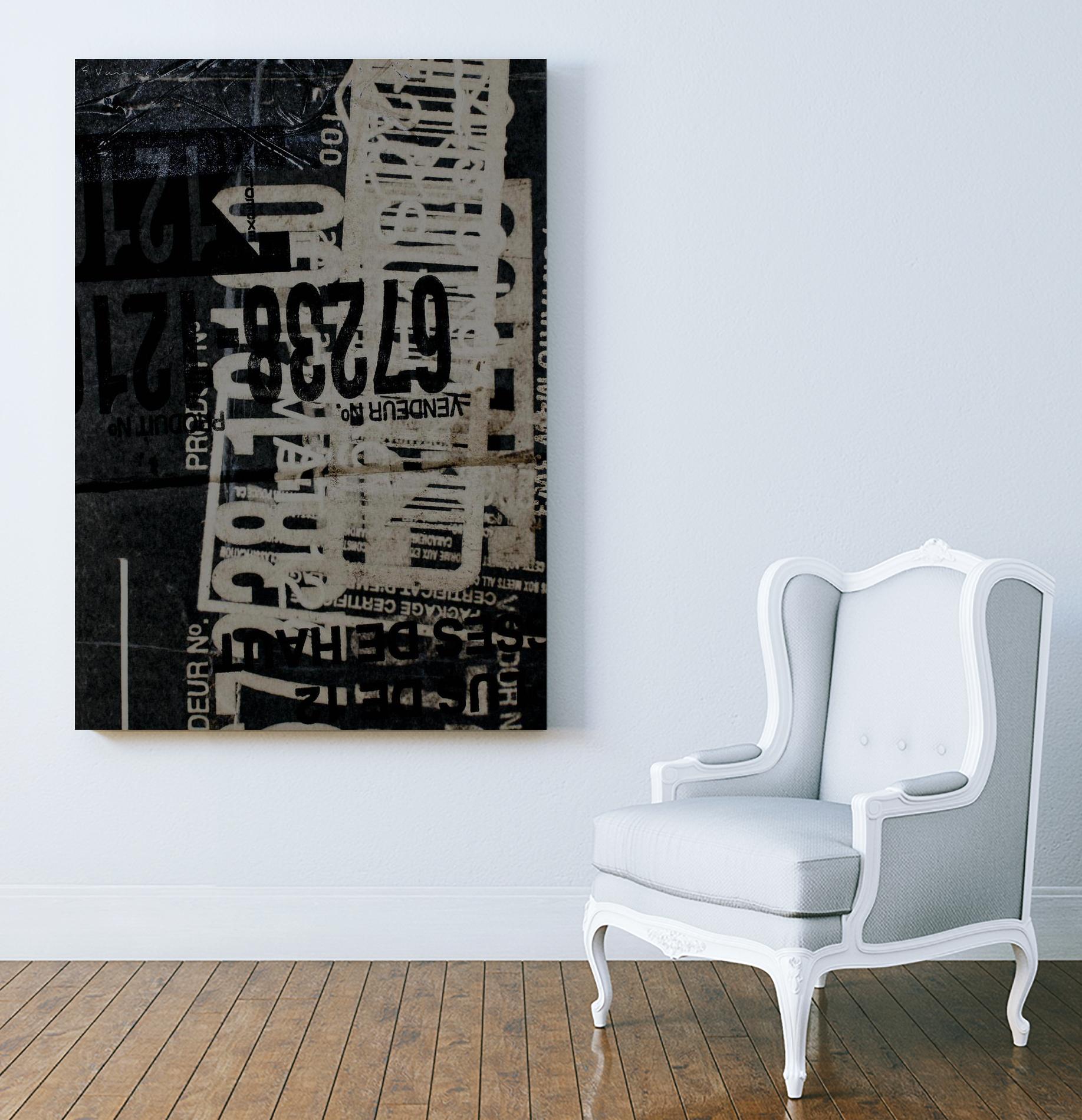 Greek to Me I by Enrico Varrasso on GIANT ART - grey abstract